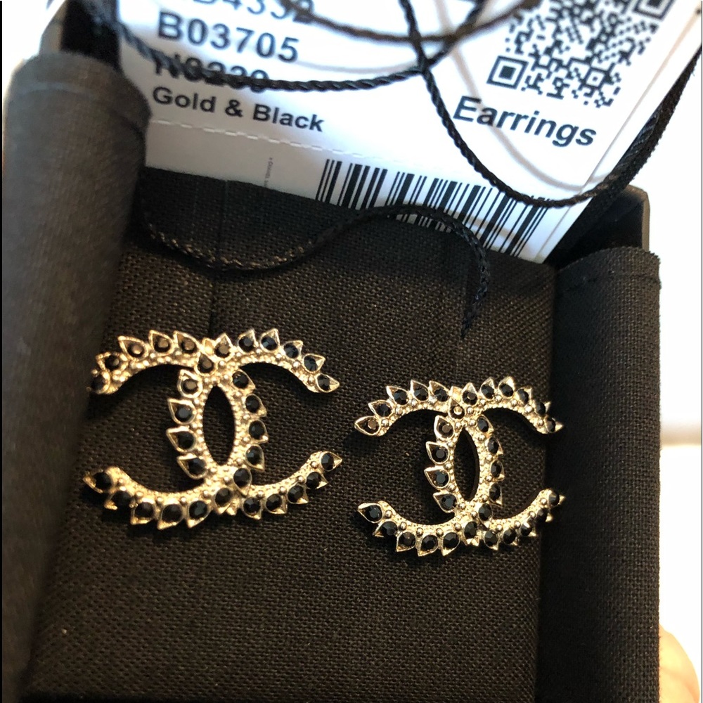 ❌SOLD❌ CHANEL 20A Black Crystal XL Gold Earrings - Picture 7 of 12